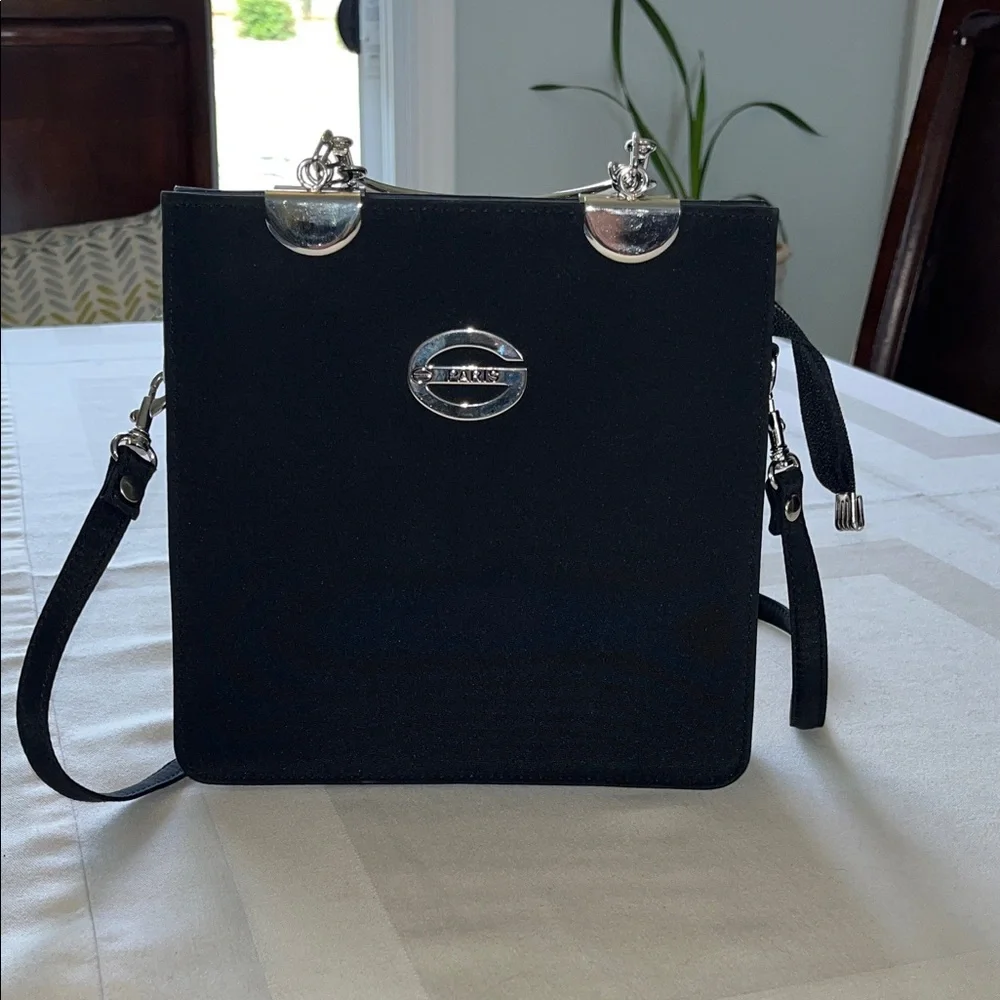 Chic Black Crossbody Bag - Picture 3 of 8
